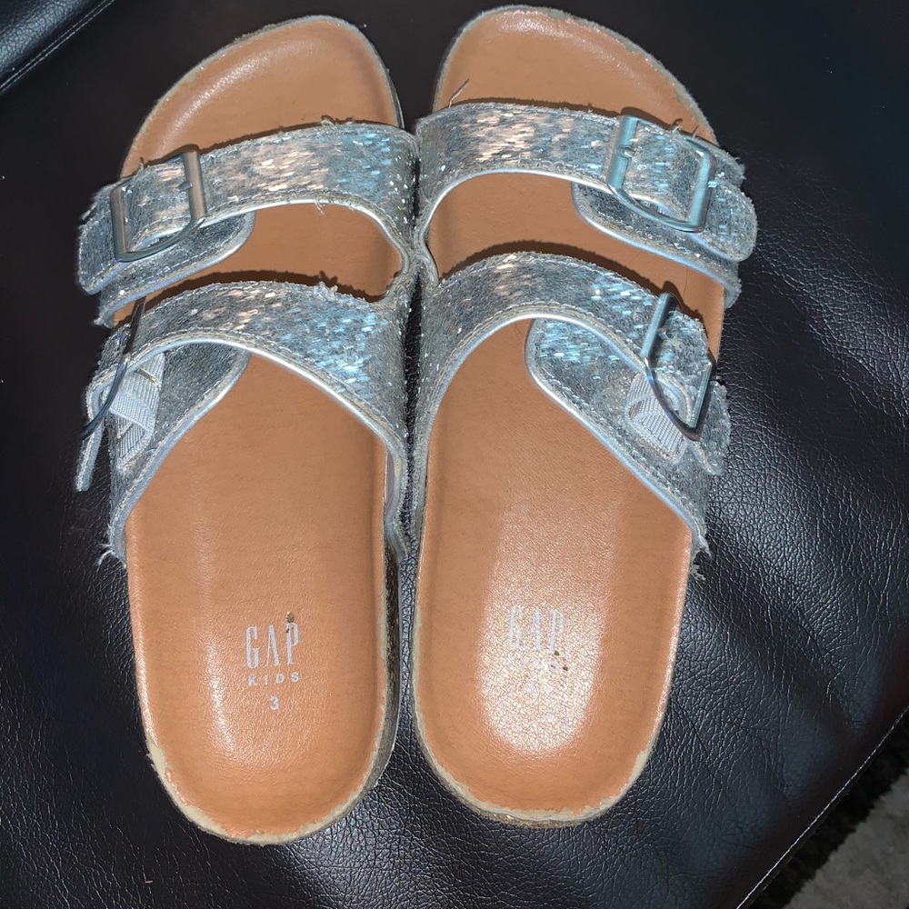 Girls size 3 Gap kids flip flops